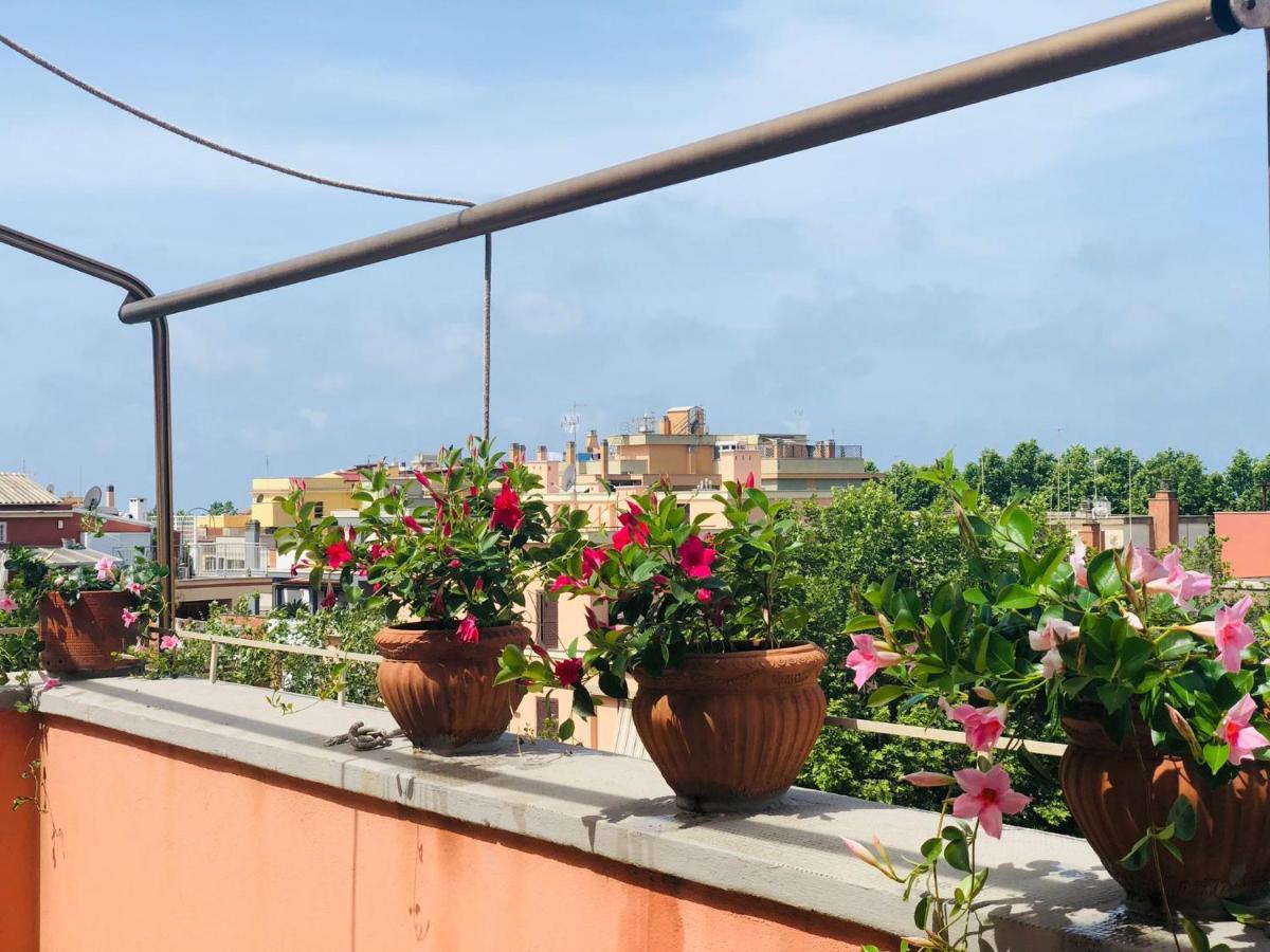 Penthouse Sea View Apartment ลิโด ดิ ออสเตีย ภายนอก รูปภาพ